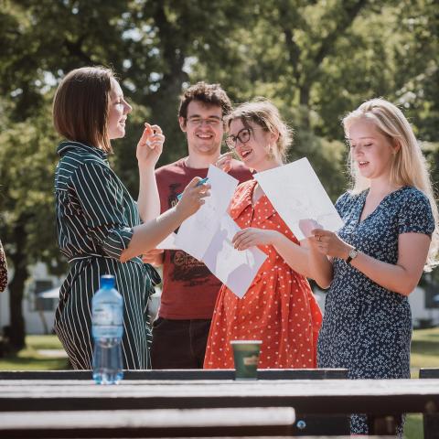 A jolly discussion during the Minority Lab in Târgu Mureș, Romania